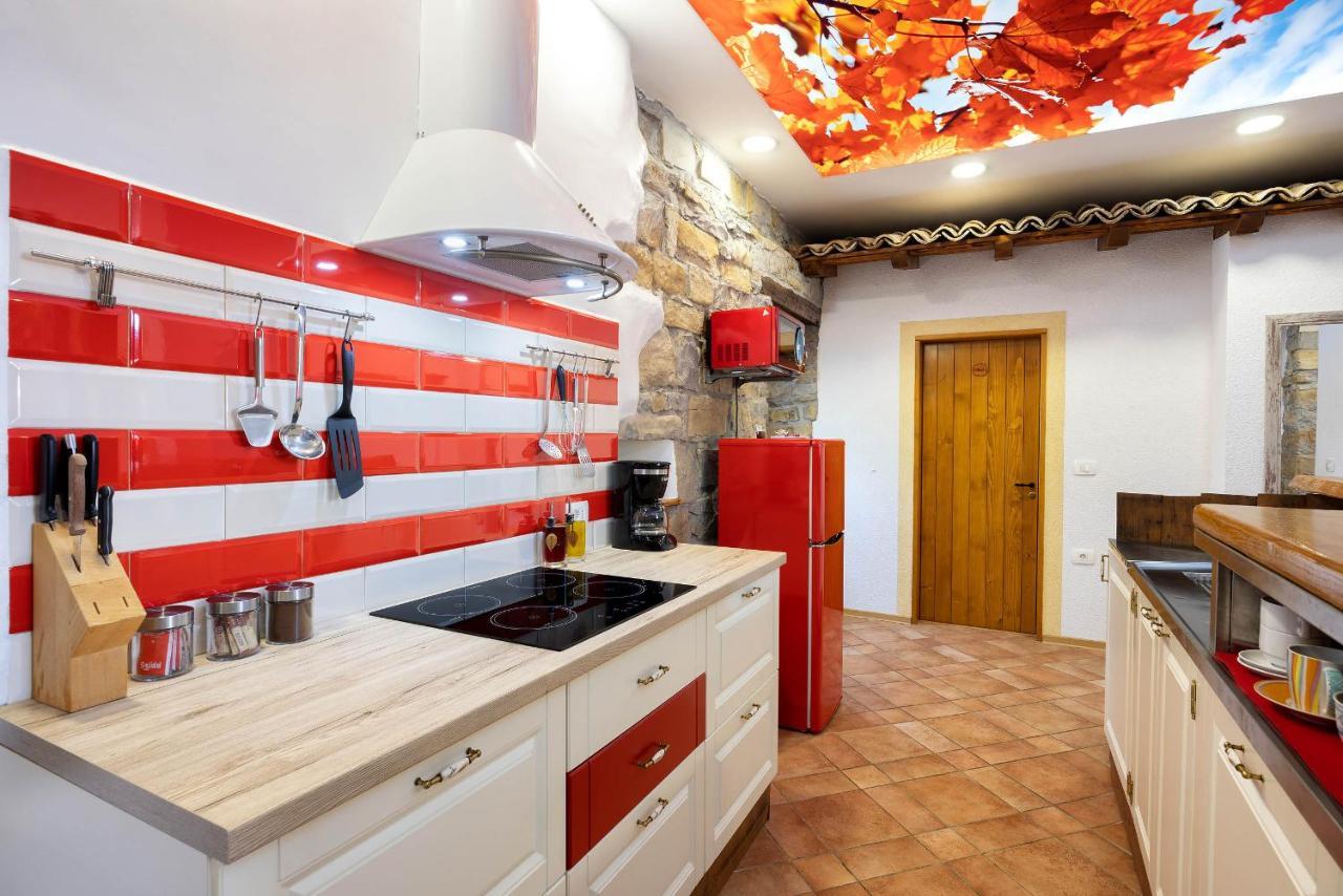Touristfarm - Apartments "Red Fairytale" Marezige Eksteriør billede