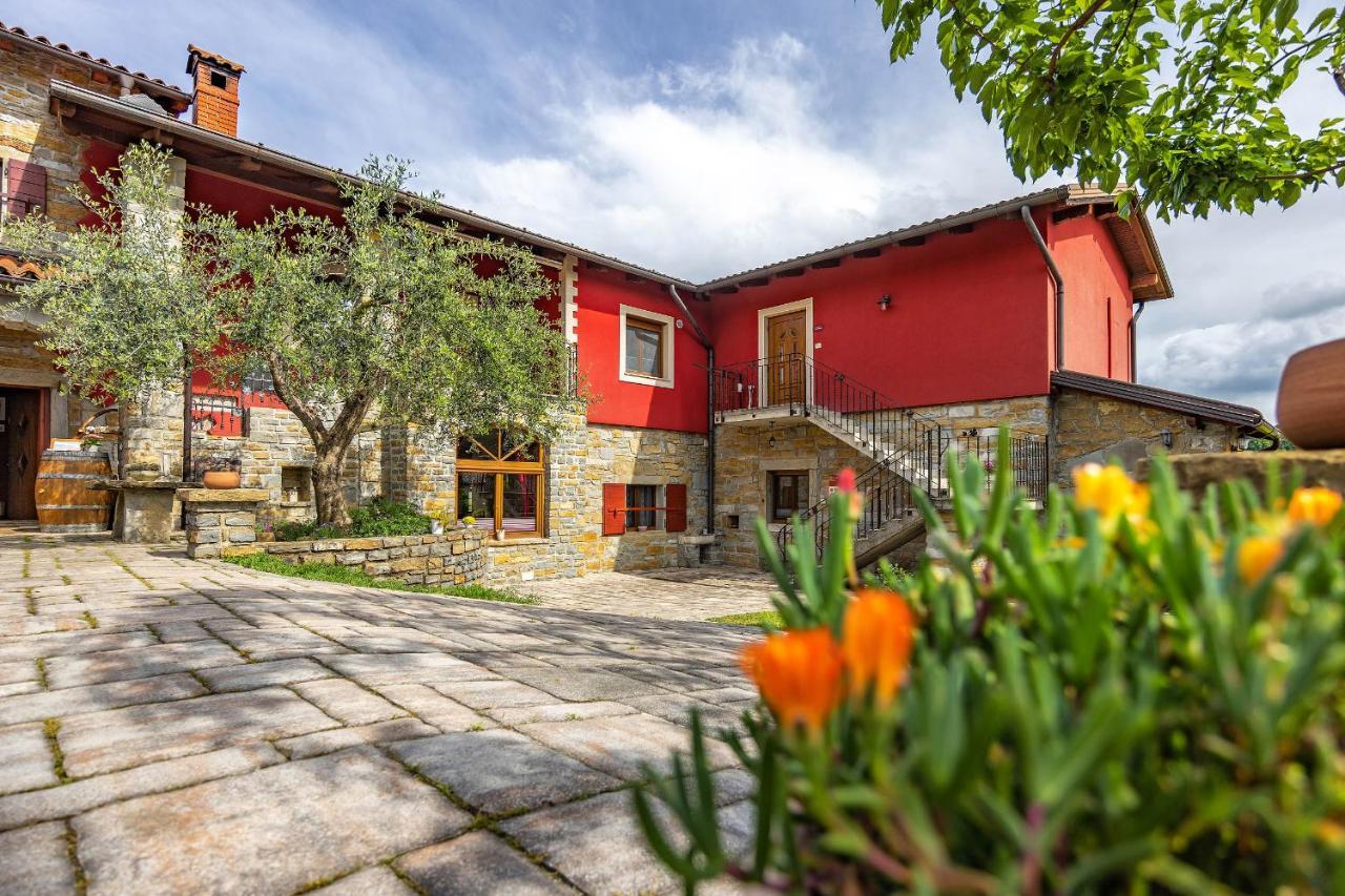 Touristfarm - Apartments "Red Fairytale" Marezige Eksteriør billede
