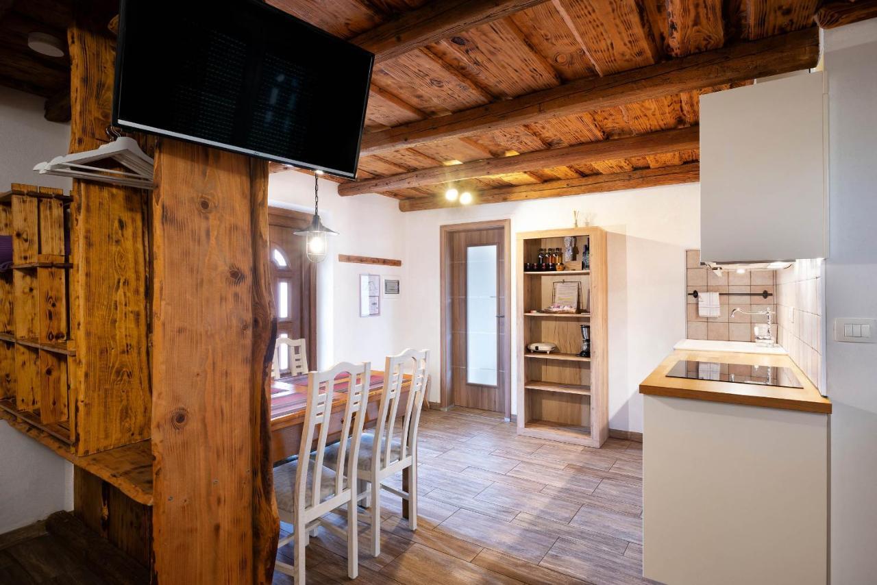 Touristfarm - Apartments "Red Fairytale" Marezige Eksteriør billede