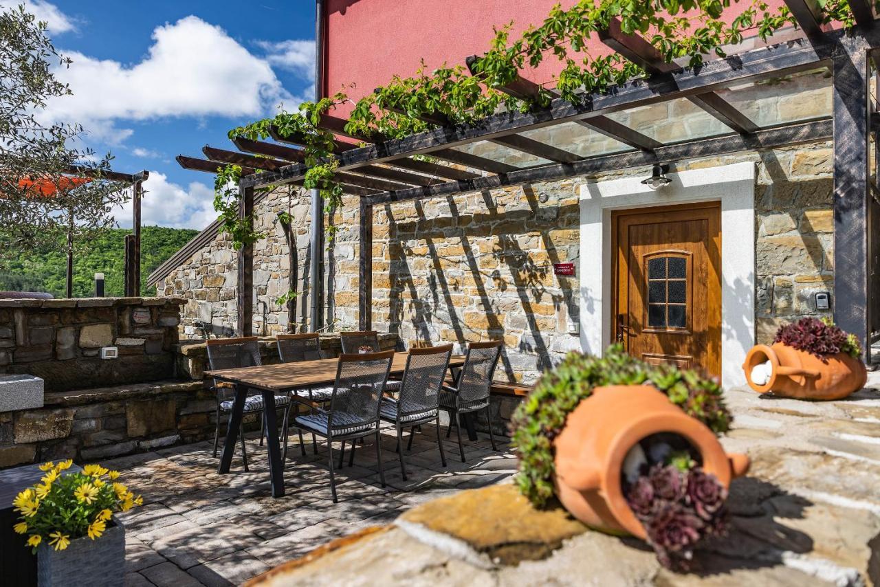 Touristfarm - Apartments "Red Fairytale" Marezige Eksteriør billede