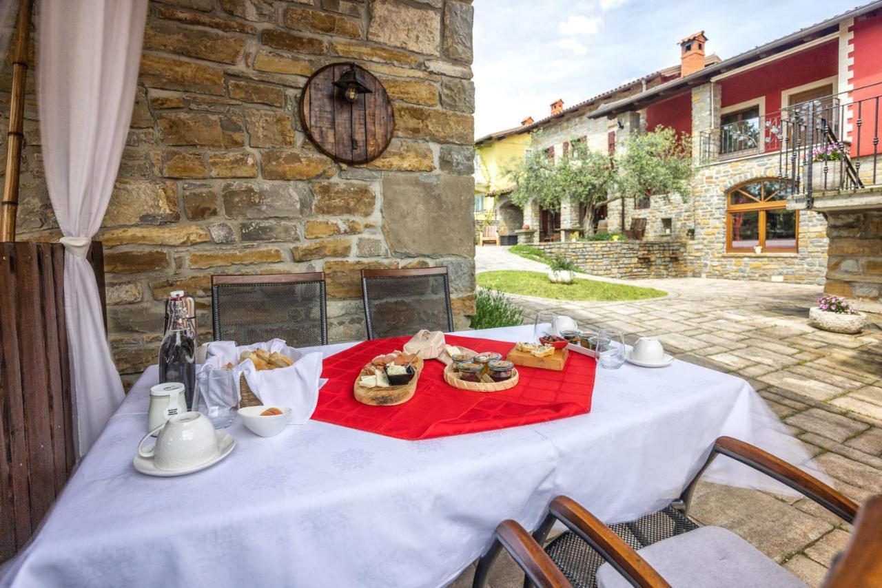Touristfarm - Apartments "Red Fairytale" Marezige Eksteriør billede