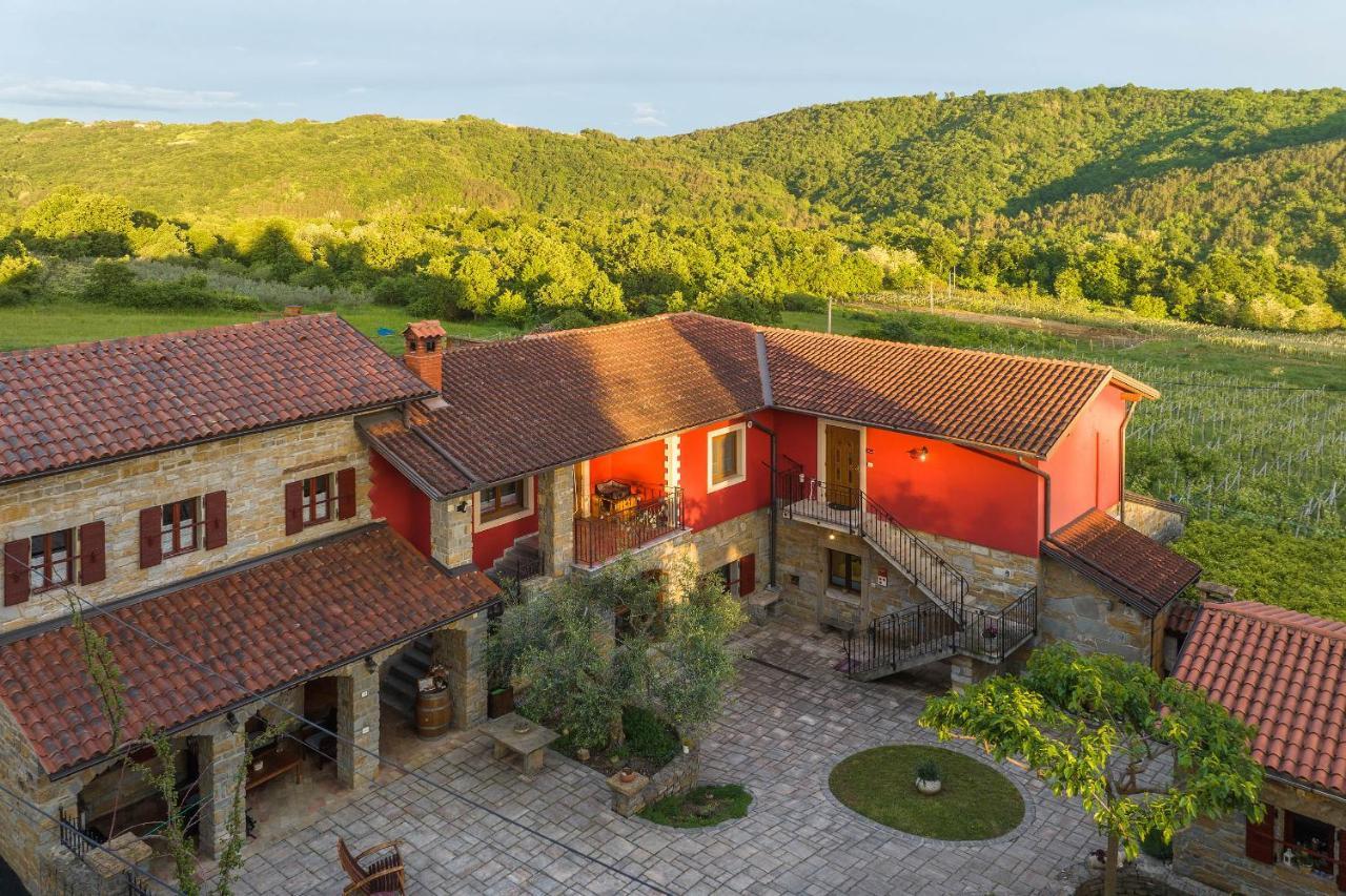 Touristfarm - Apartments "Red Fairytale" Marezige Eksteriør billede