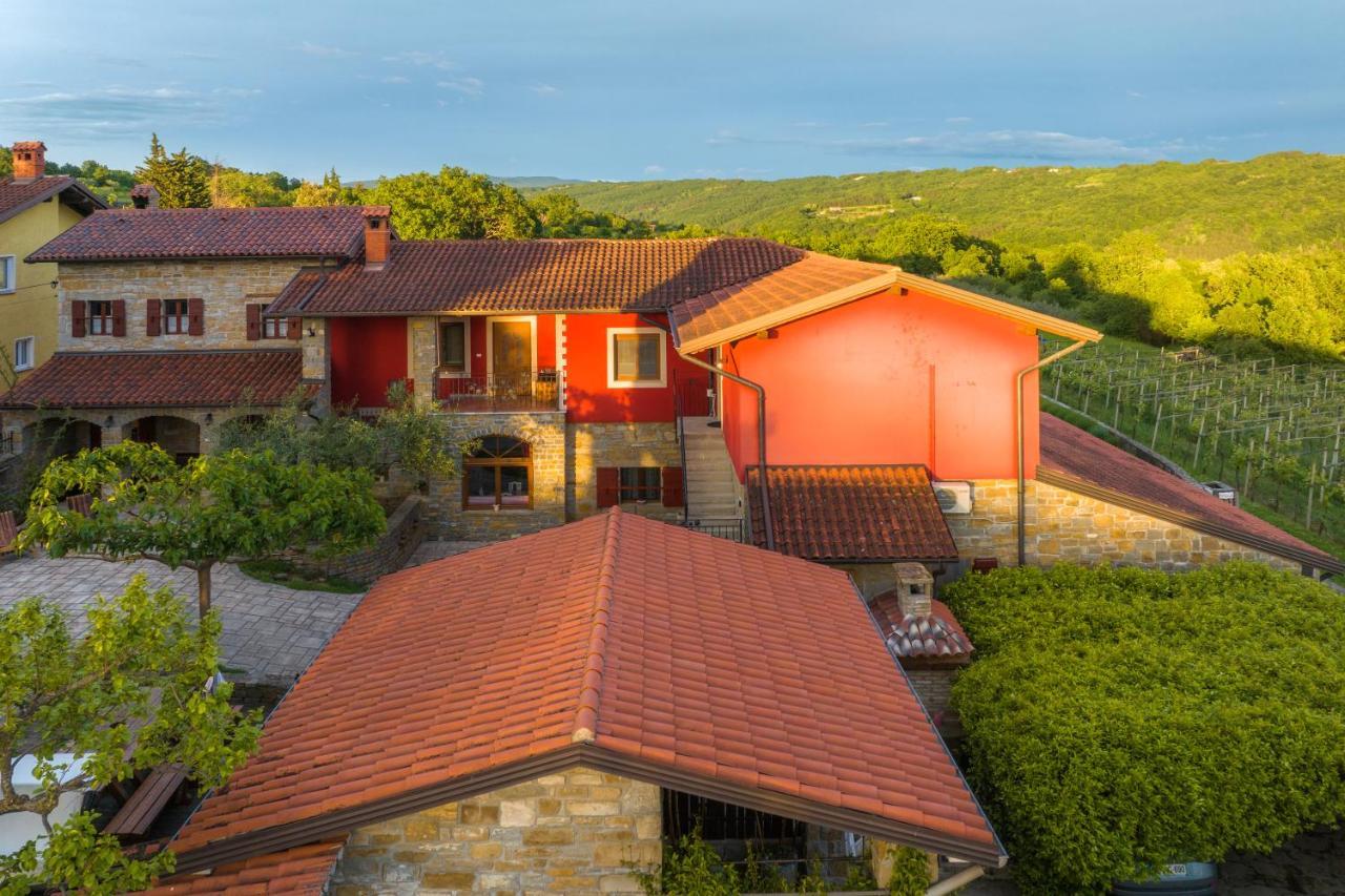 Touristfarm - Apartments "Red Fairytale" Marezige Eksteriør billede