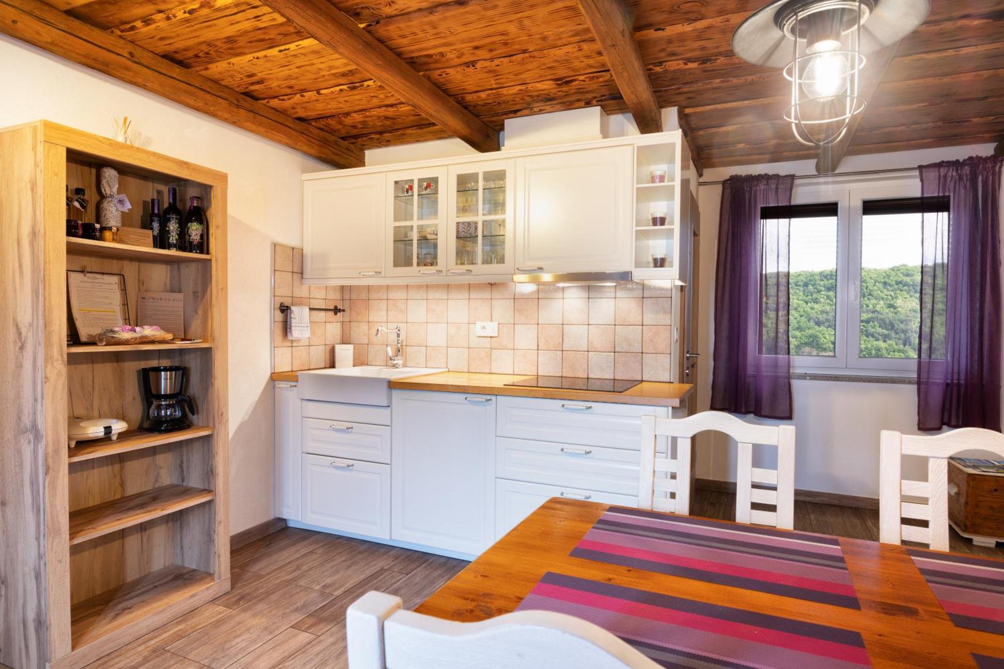 Touristfarm - Apartments "Red Fairytale" Marezige Eksteriør billede