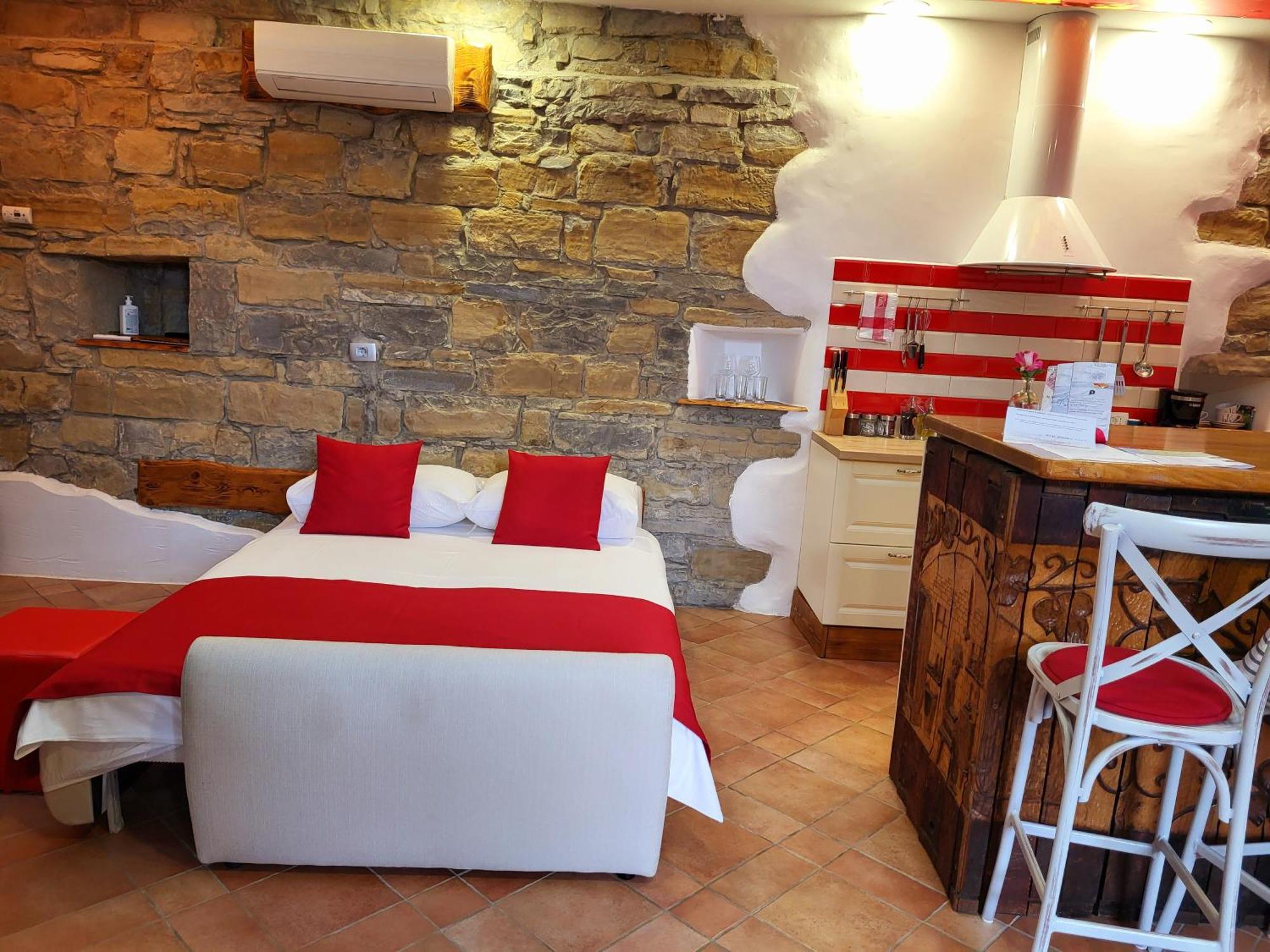 Touristfarm - Apartments "Red Fairytale" Marezige Eksteriør billede