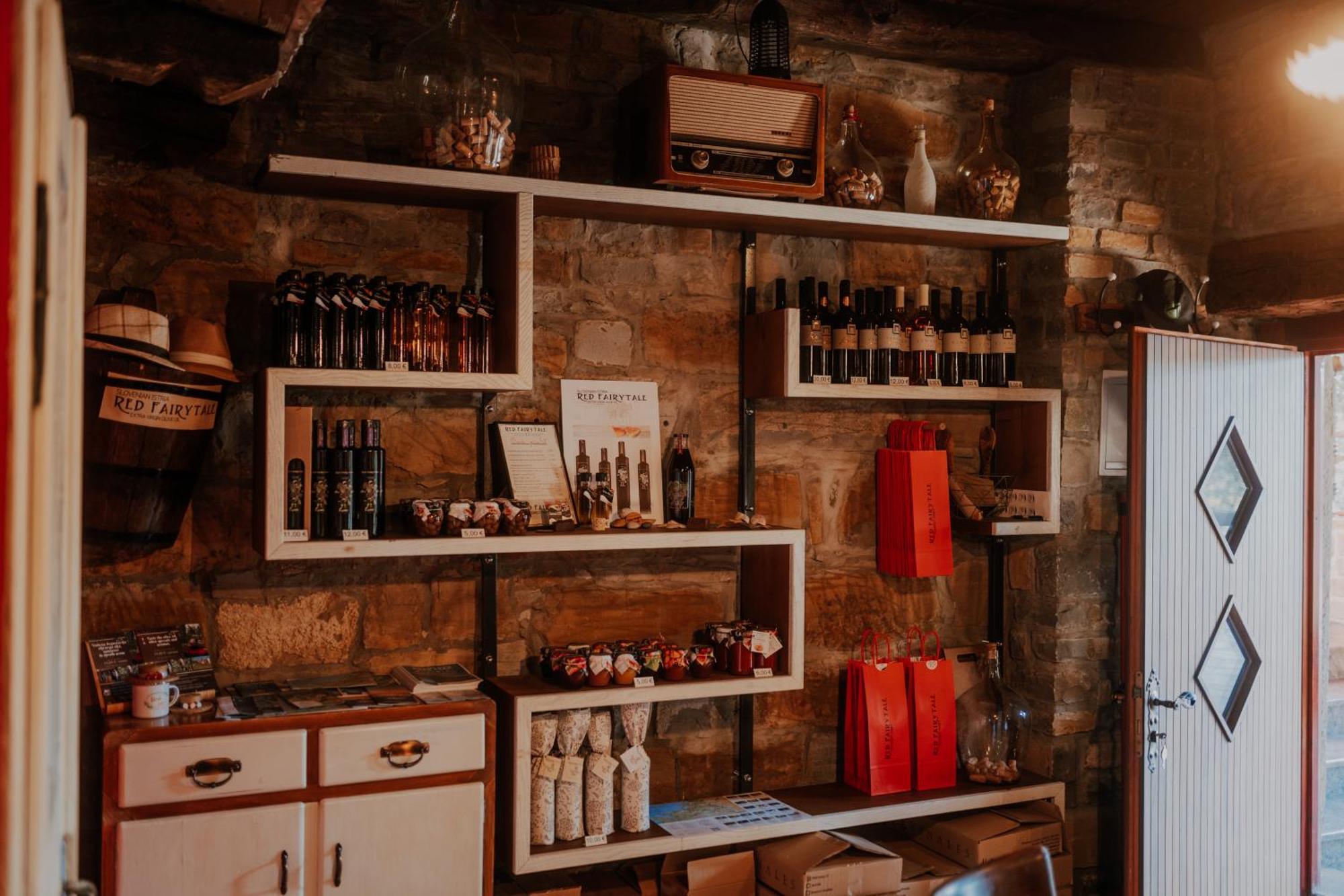 Touristfarm - Apartments "Red Fairytale" Marezige Eksteriør billede